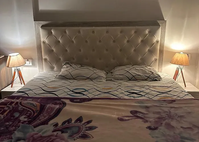 Executive Studio Apt In Dlf Midtown West Delhi