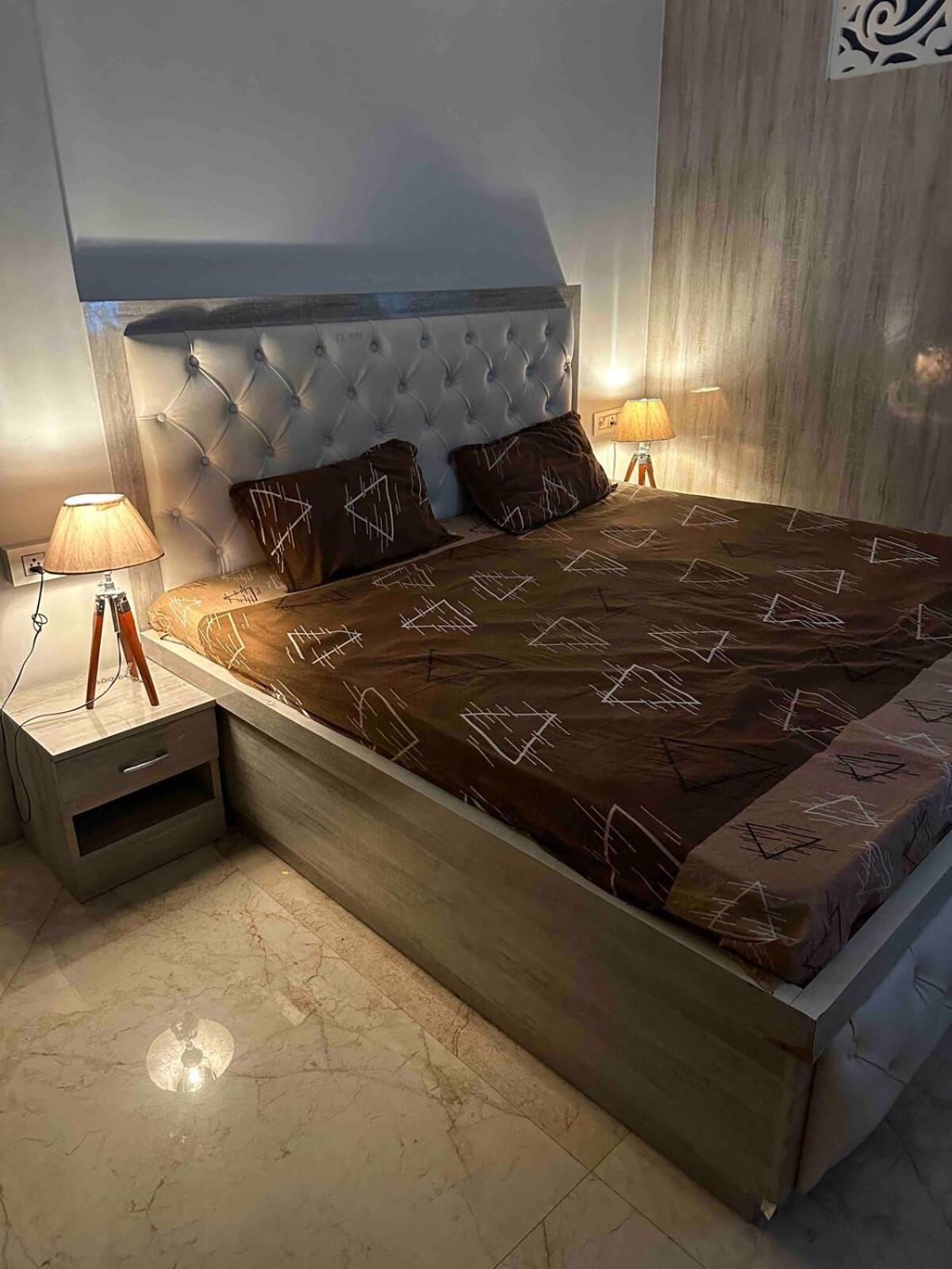 Executive In Dlf Midtown West Delhi Apartment New Delhi