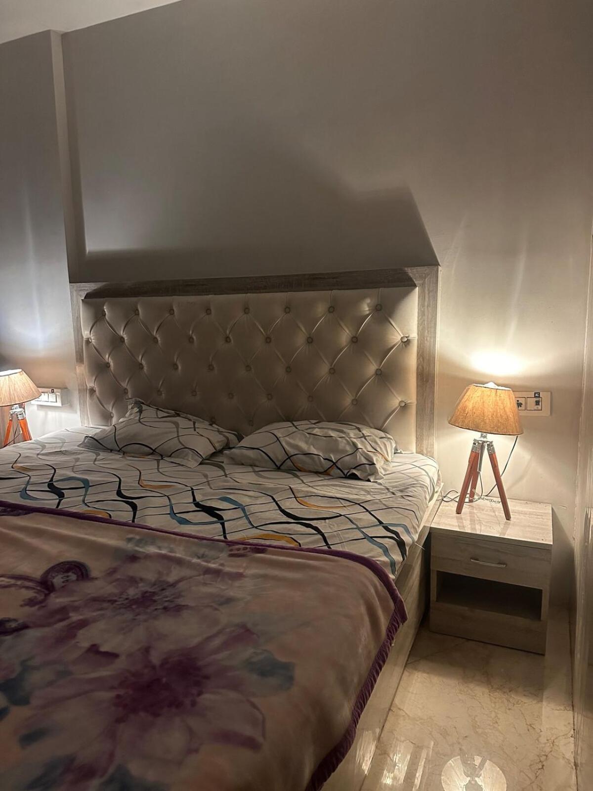 Executive In Dlf Midtown West Delhi Apartment New Delhi