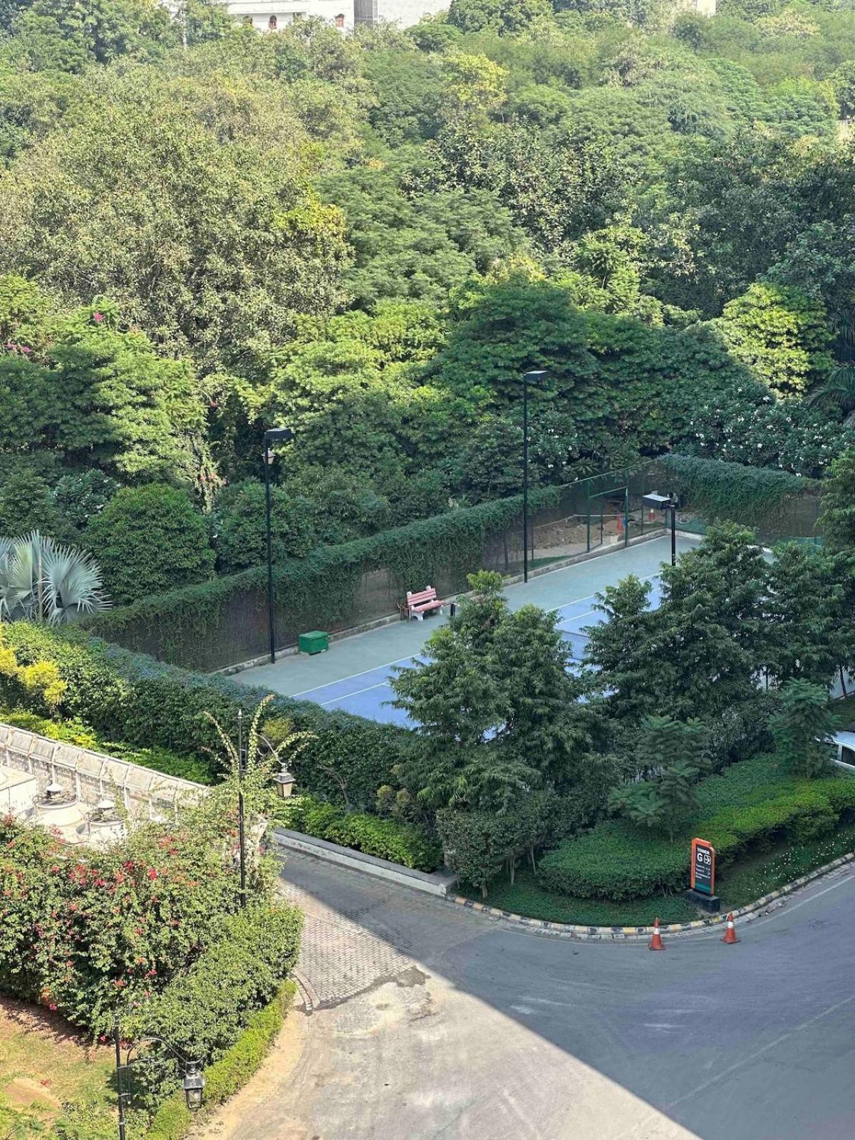 Executive In Dlf Midtown West Delhi New Delhi