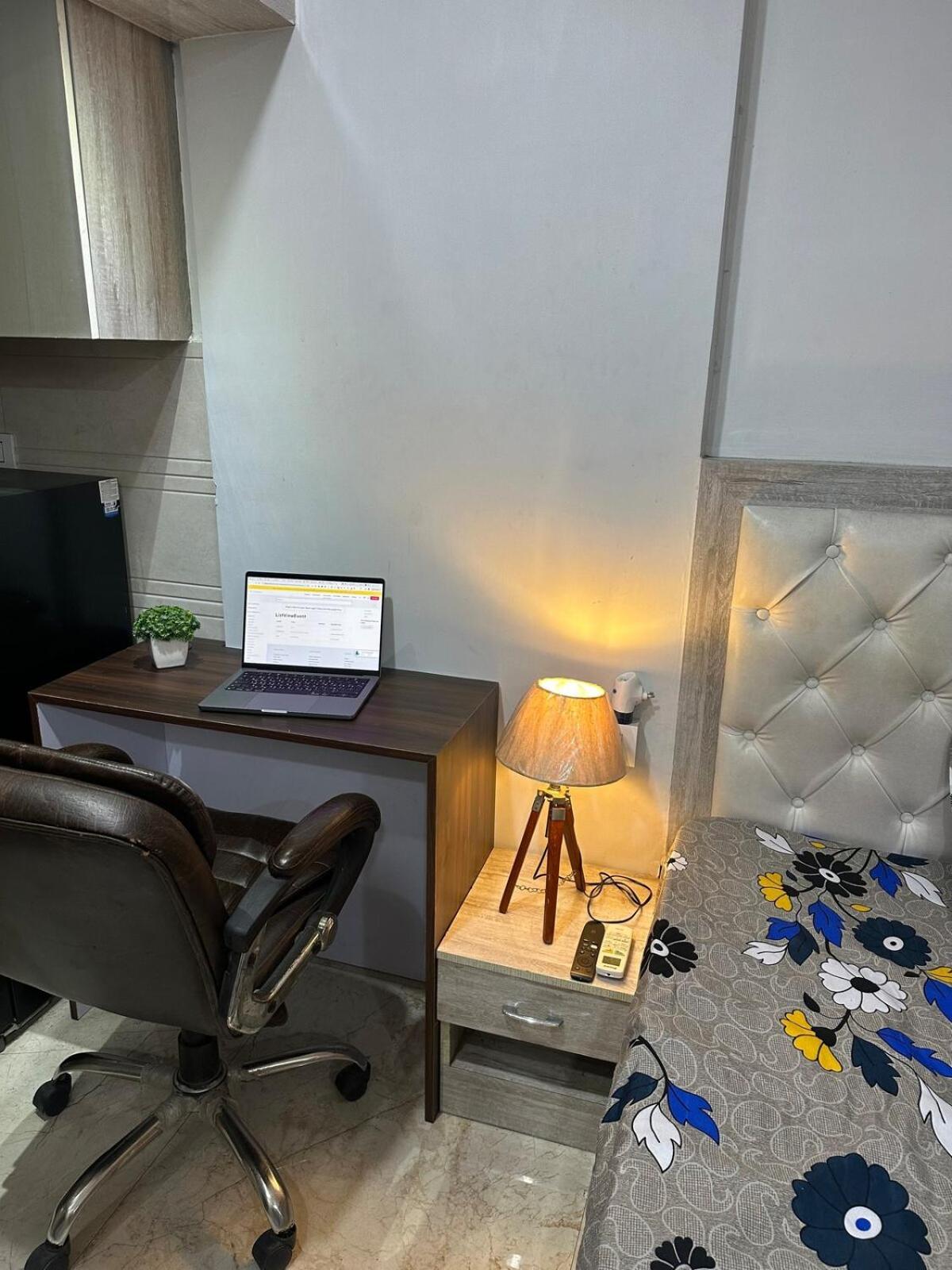 Executive In Dlf Midtown West Delhi Apartment New Delhi