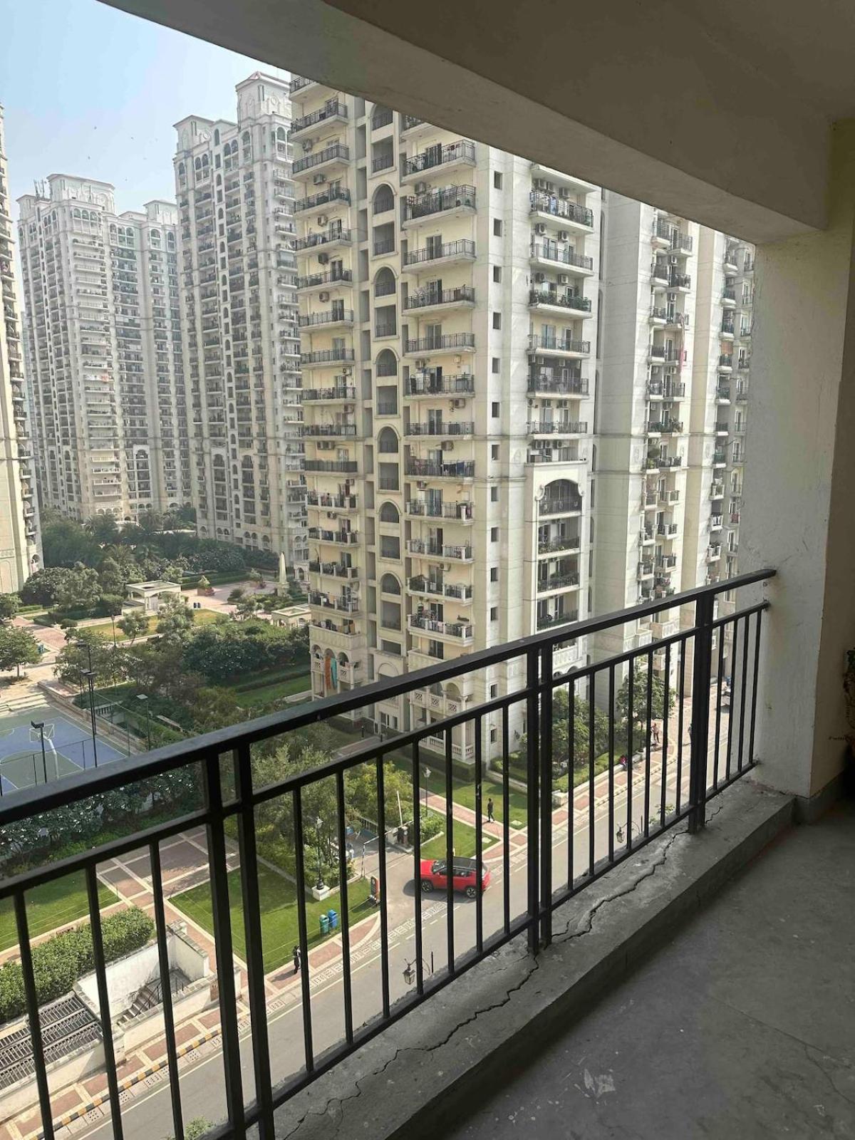 Executive In Dlf Midtown West Delhi New Delhi