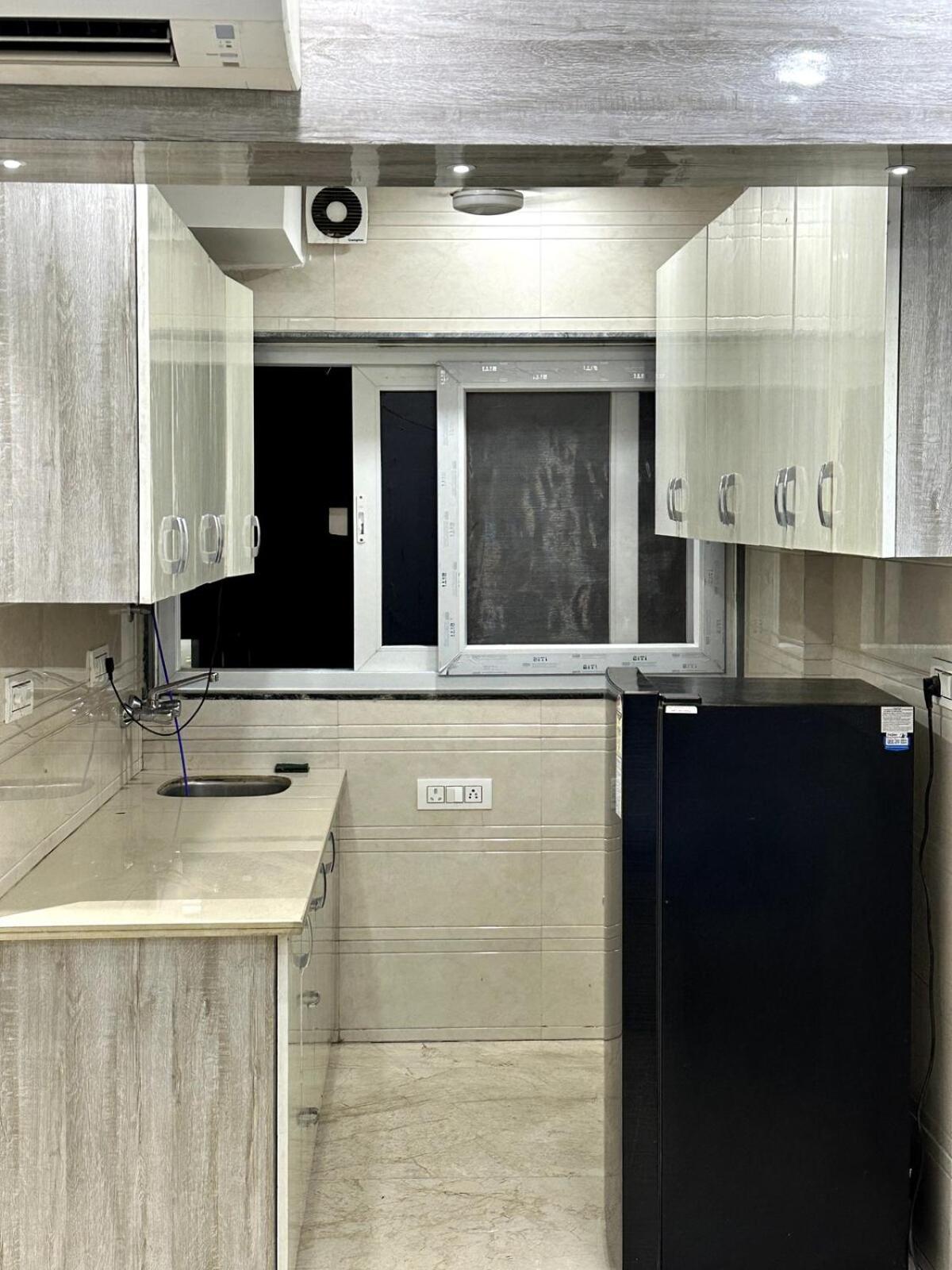 Apartment Executive In Dlf Midtown West Delhi