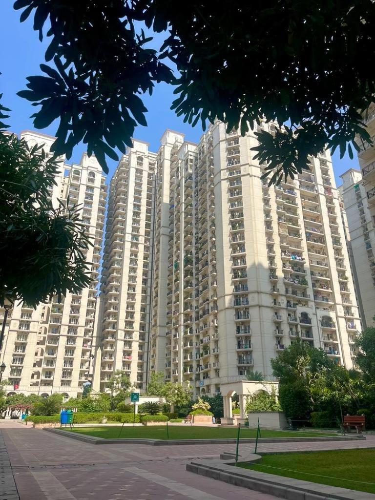 Executive In Dlf Midtown West Delhi Apartment *